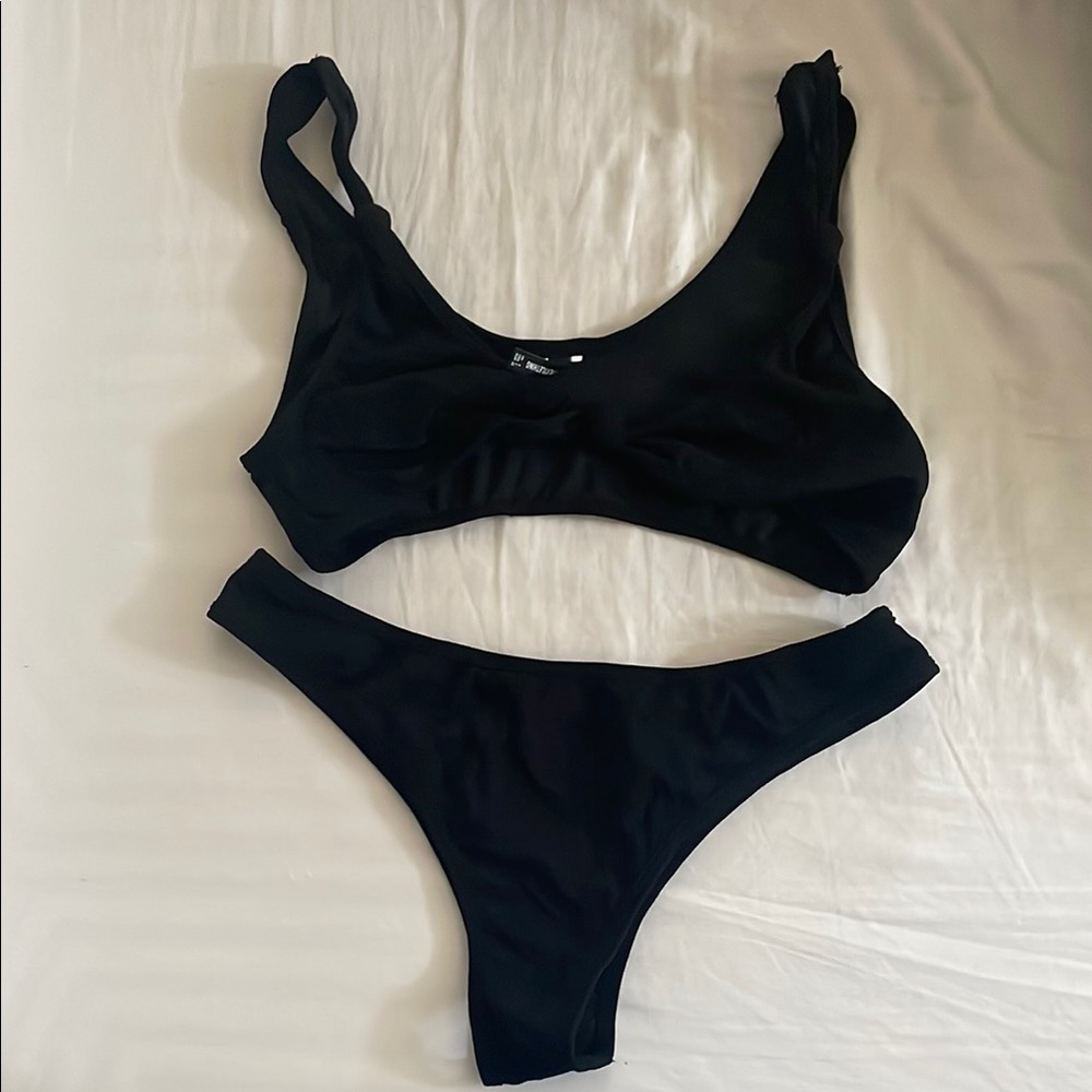 Pretty Little Thing Black Women's knotted top bikini Set